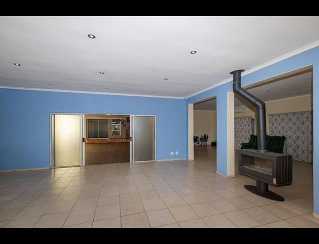 4 BEDROOM HOUSE FOR SALE IN WILLOW ACRES